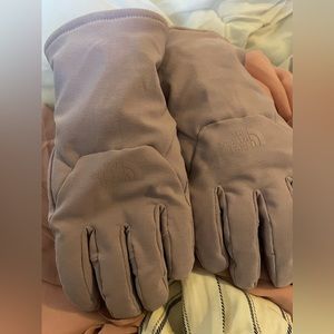 The North Face Women’s lilac gloves